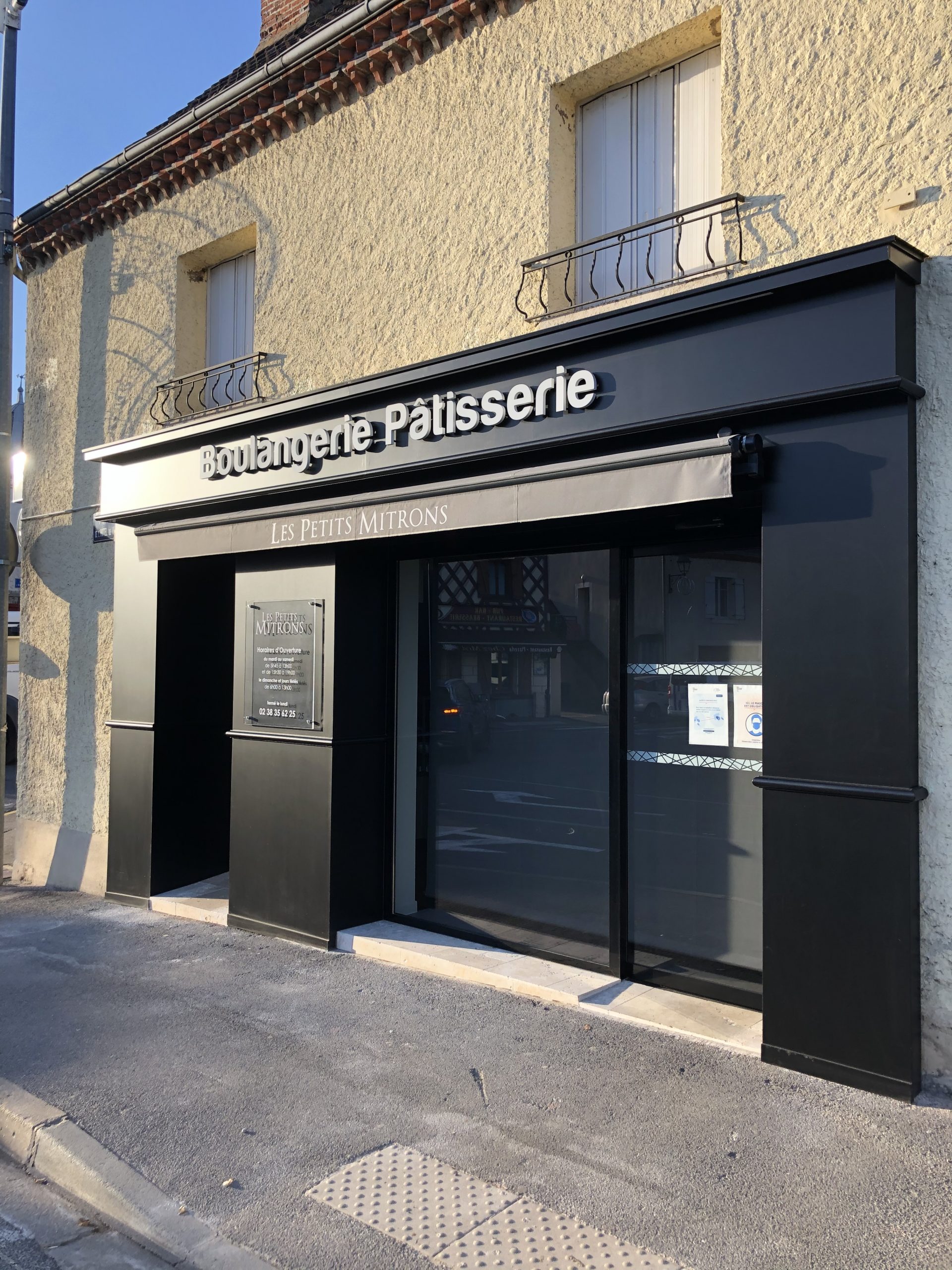 BOULANGERIE LES PETITS MITRONS - devanture et enseigne par France Enseignes