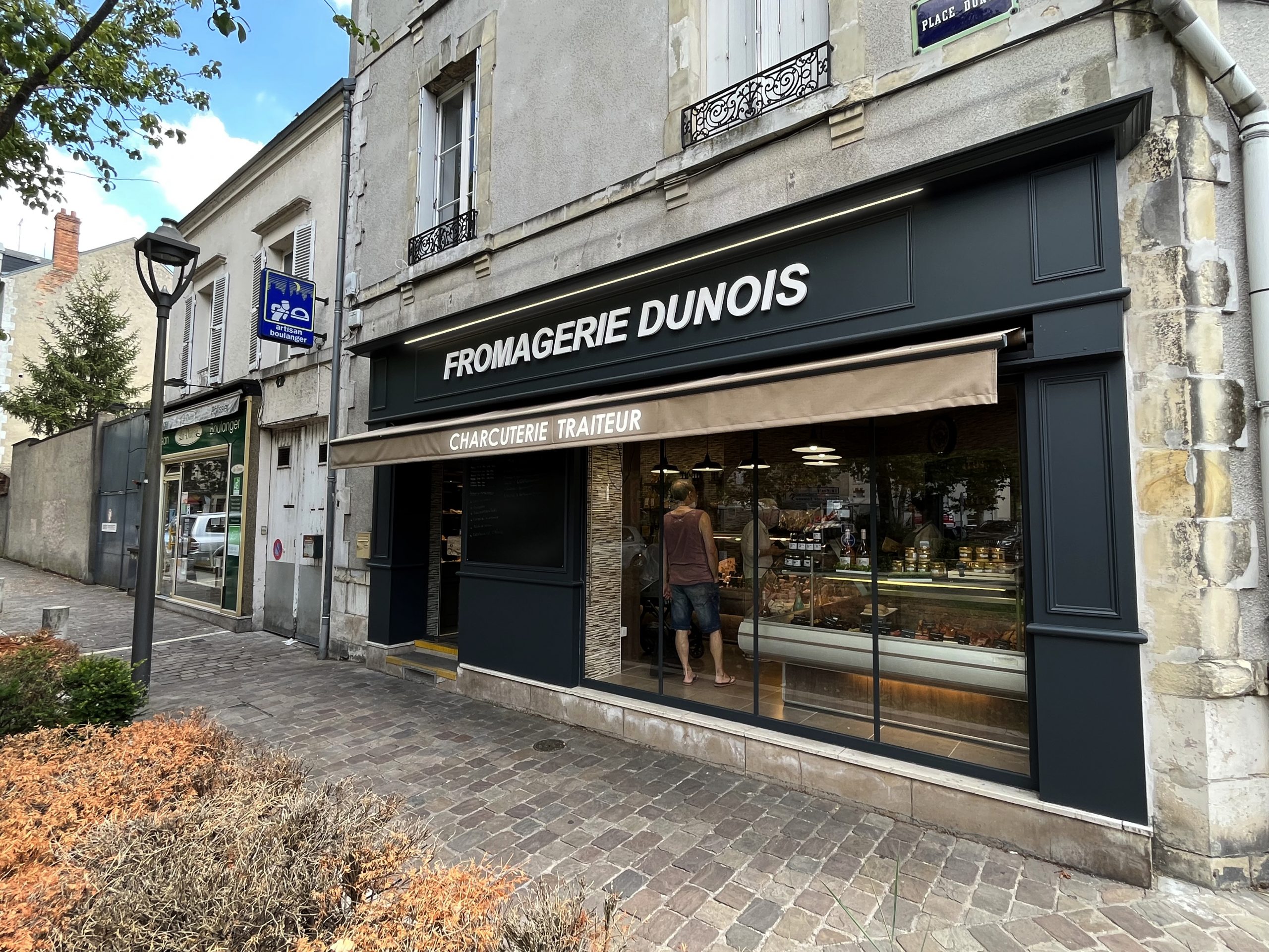 FROMAGERIE CHARCUTERIE DUNOIS - devanture en applique menuisée par France Enseignes