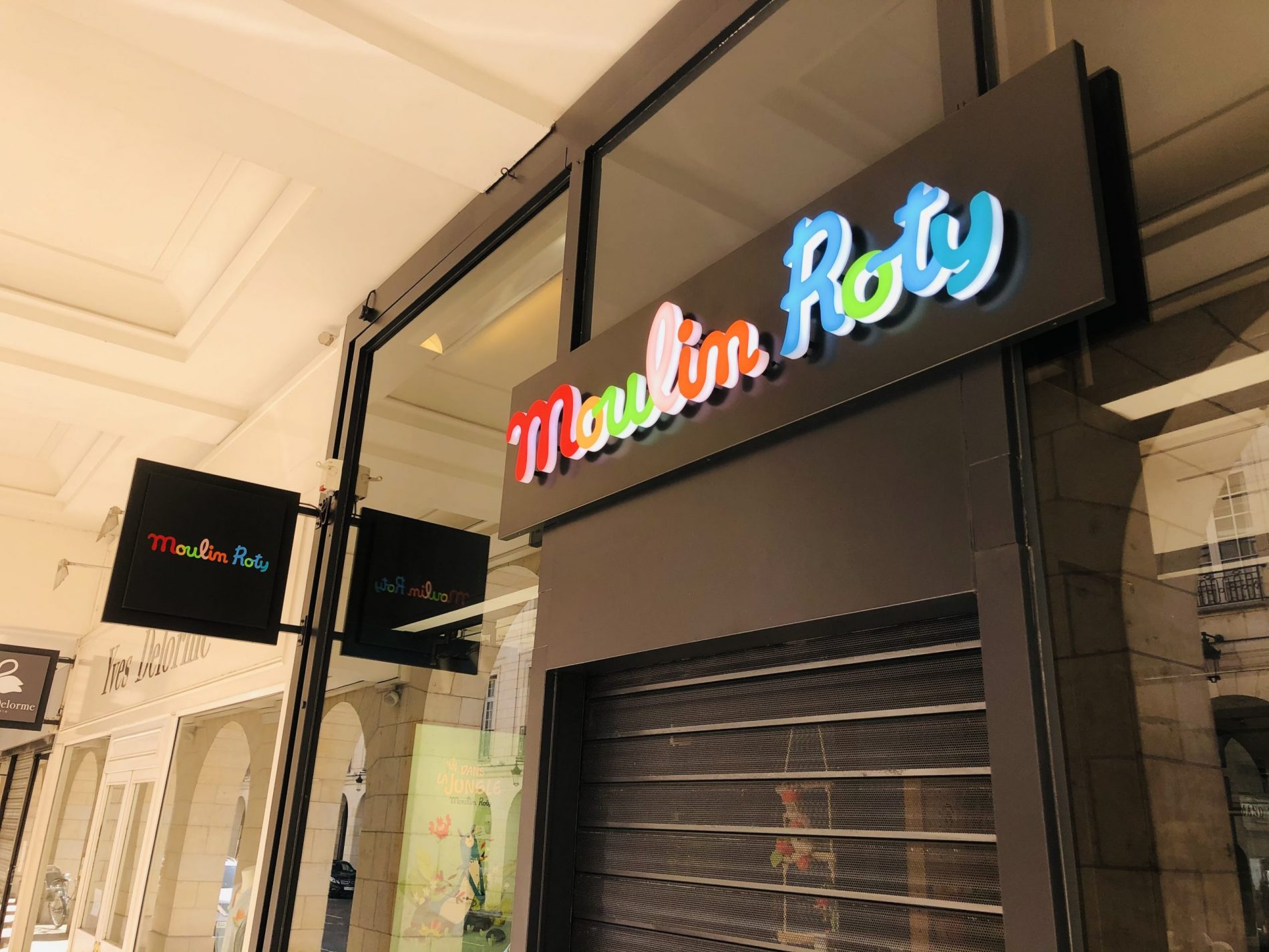 ENSEIGNES MOULIN ROTY ORLEANS par France Enseignes
