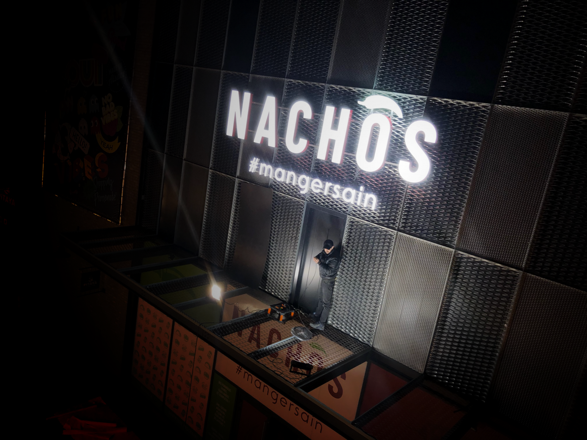NACHOS - enseigne de restaurant fabriquée et posée par France Ensesignes