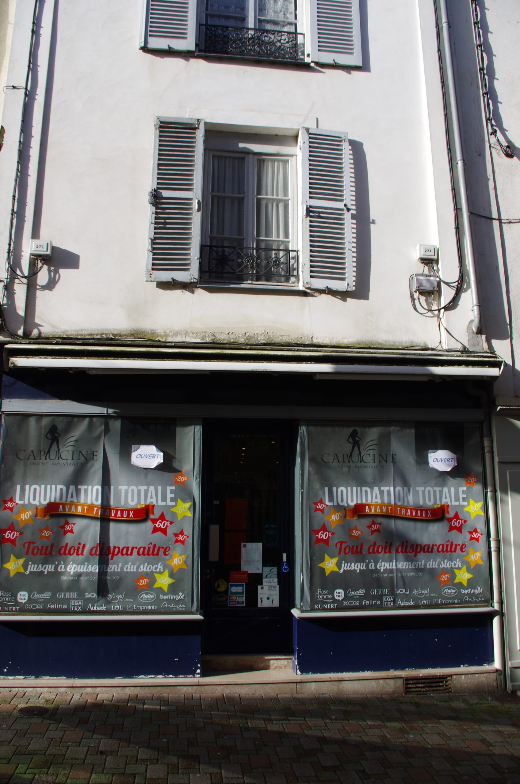 CAPUCINE - Lettrage en dibond par France Enseignes