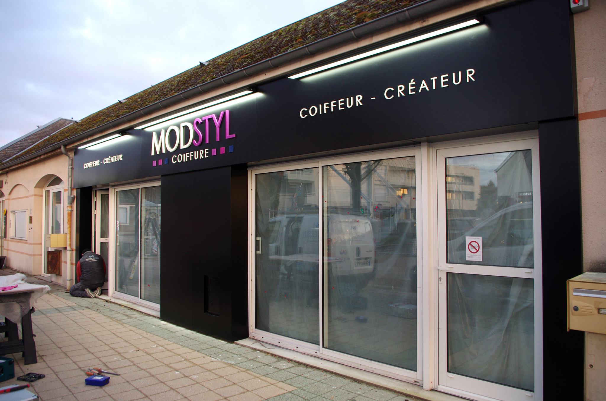 Mod'Styl - lettrage PVC et rampe lumineuse par France Enseignes
