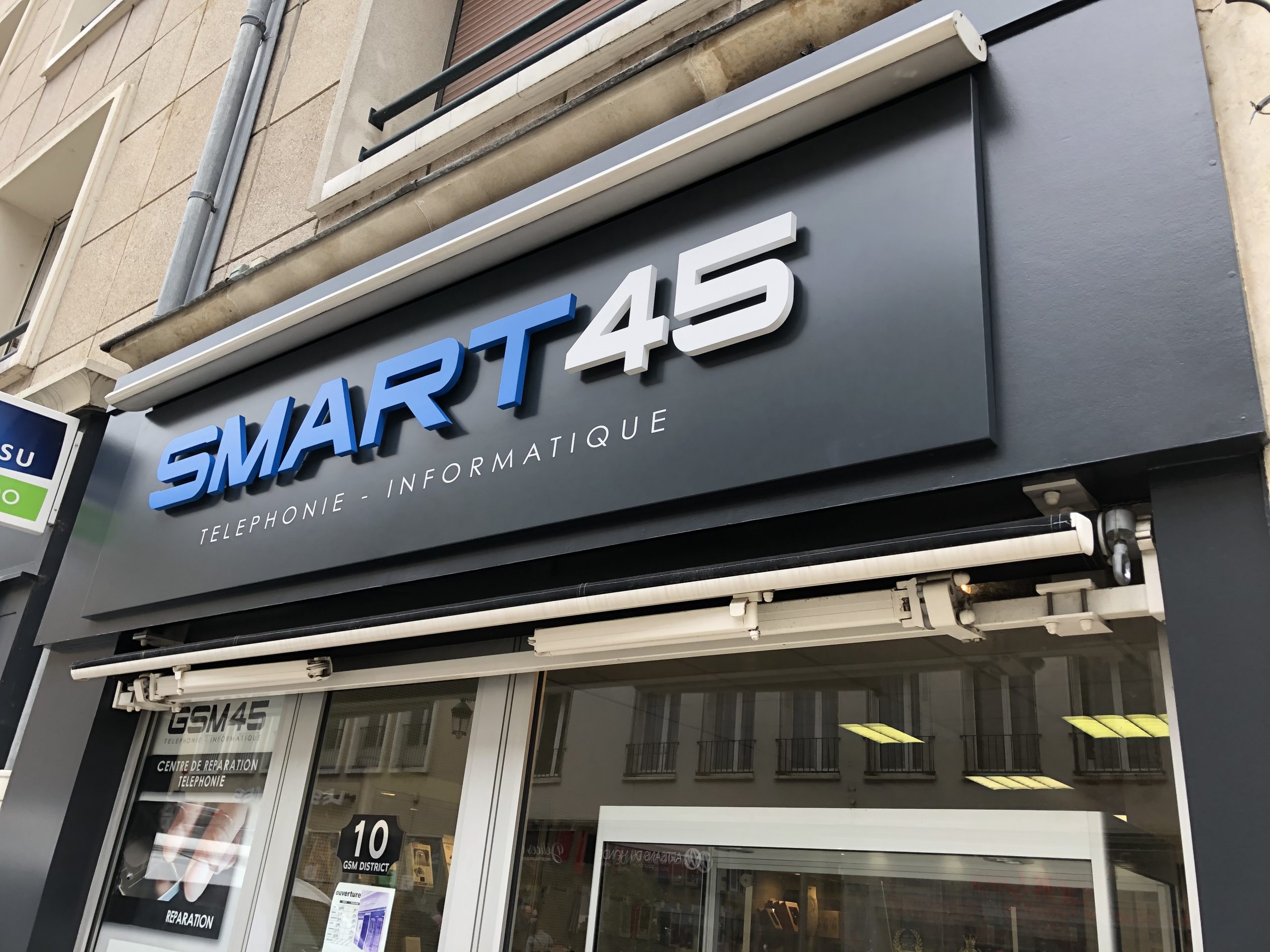 SMART 45 - Rénovation de devanture et nouvelle enseigne par France Enseignes