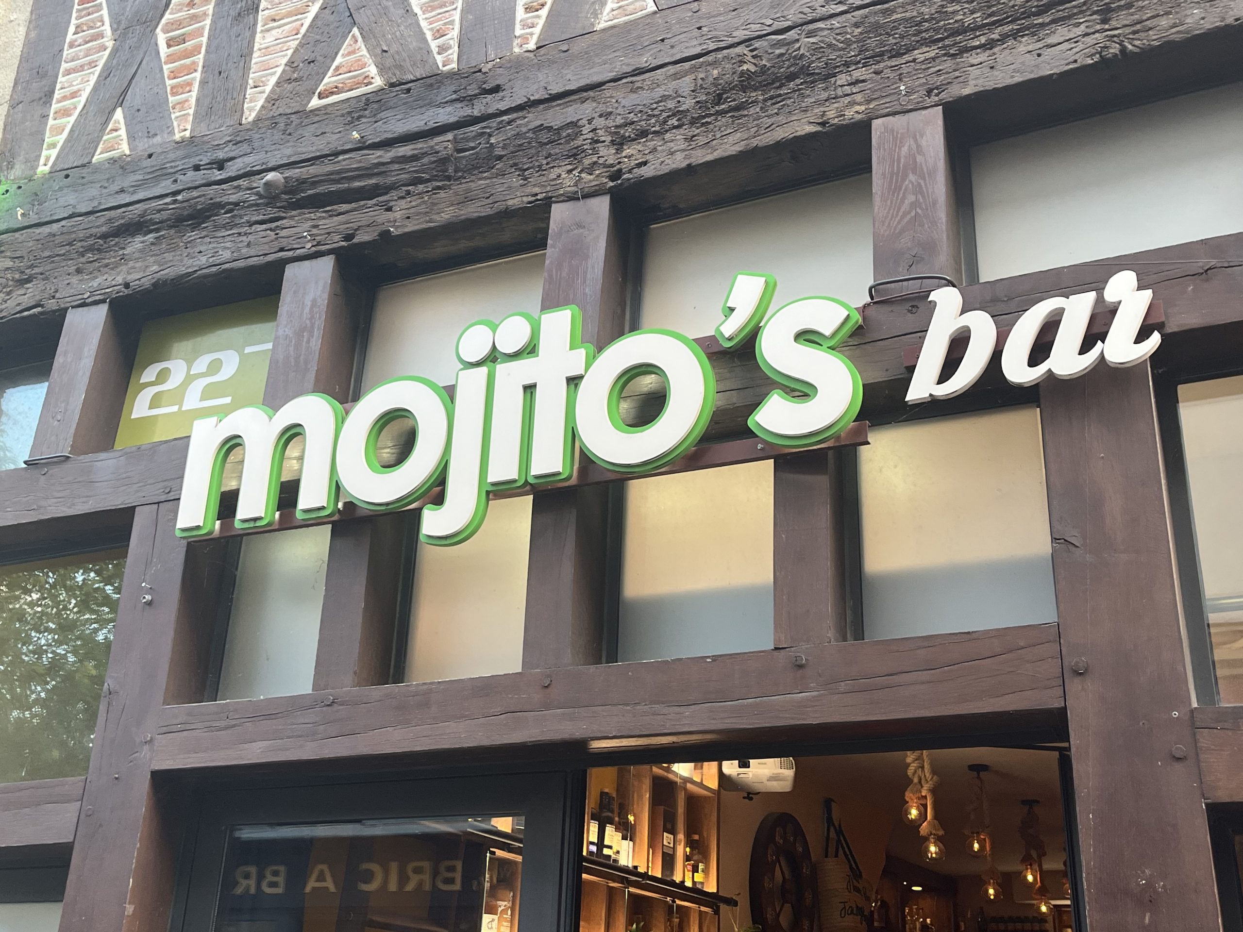 MOJITO'S BAR - enseignes lumineuses et rénovation par France Enseignes