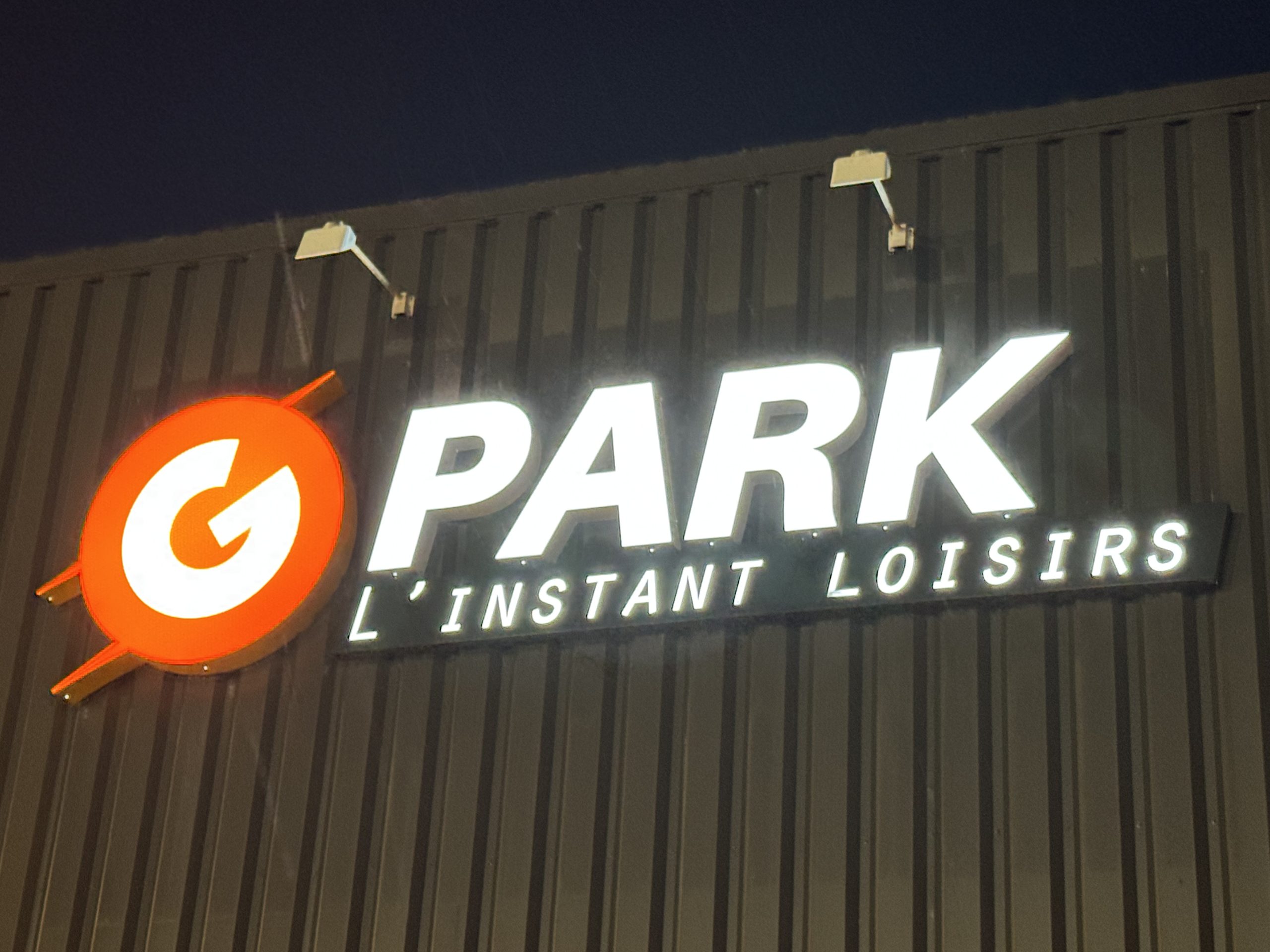 G-PARK - Enseigne boitier aluminium lumineux par France Enseignes
