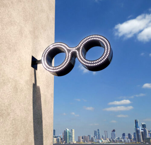 Enseigne_Drapeau_Lunettes_Opticien_Boitier_points_lumineux_jour